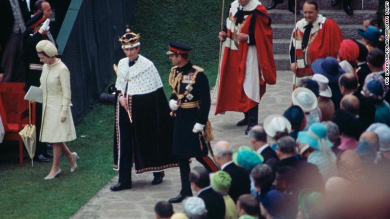 Members of the public lined the route to Edinburgh.