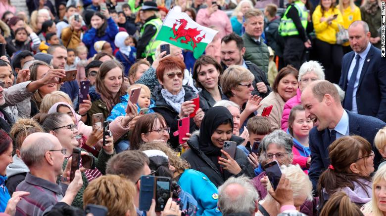 The Queen's coffin arrives at the Palace of Holyroodhouse on Sunday.