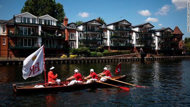 Swan Uppers row upstream during the census in 2019. 