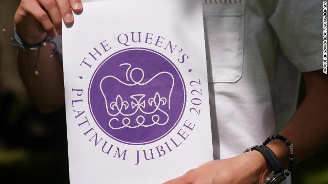 The winning design for Queen Elizabeth II's Platinum Jubilee emblem.