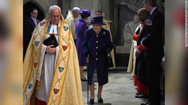 The Queen used a walking stick at an event last week.