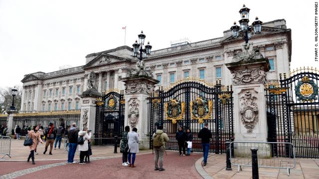 Members of the public outside Buckingham Palace on February 20, 2022 in London.