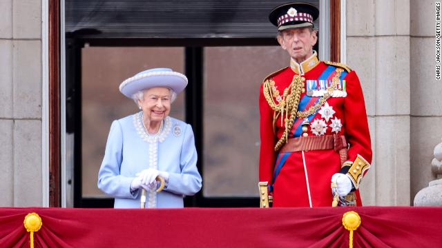 The Queen makes her first appearance at jubilee celebrations on the Buckingham Palace balcony alongside her cousin, the Duke of Kent. 