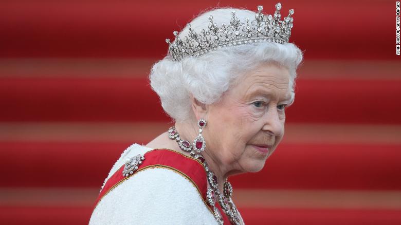 Queen Elizabeth II arrives for the state banquet in her honor at Schloss Bellevue Palace in June 2015 in Berlin.