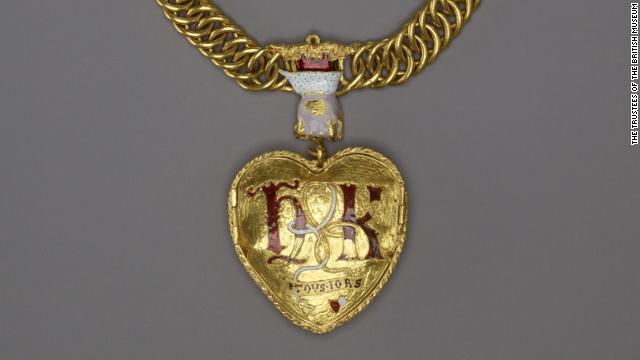 A stunning gold pendant linked to one of the most famous British royals in history has been unearthed in England.