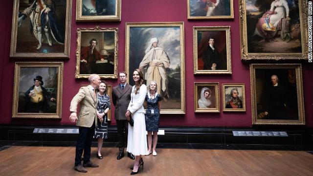 Kate is shown a gallering including artwork by Joshua Reynolds, such as his painting entitled ''Portrait of Mai (Omai).''