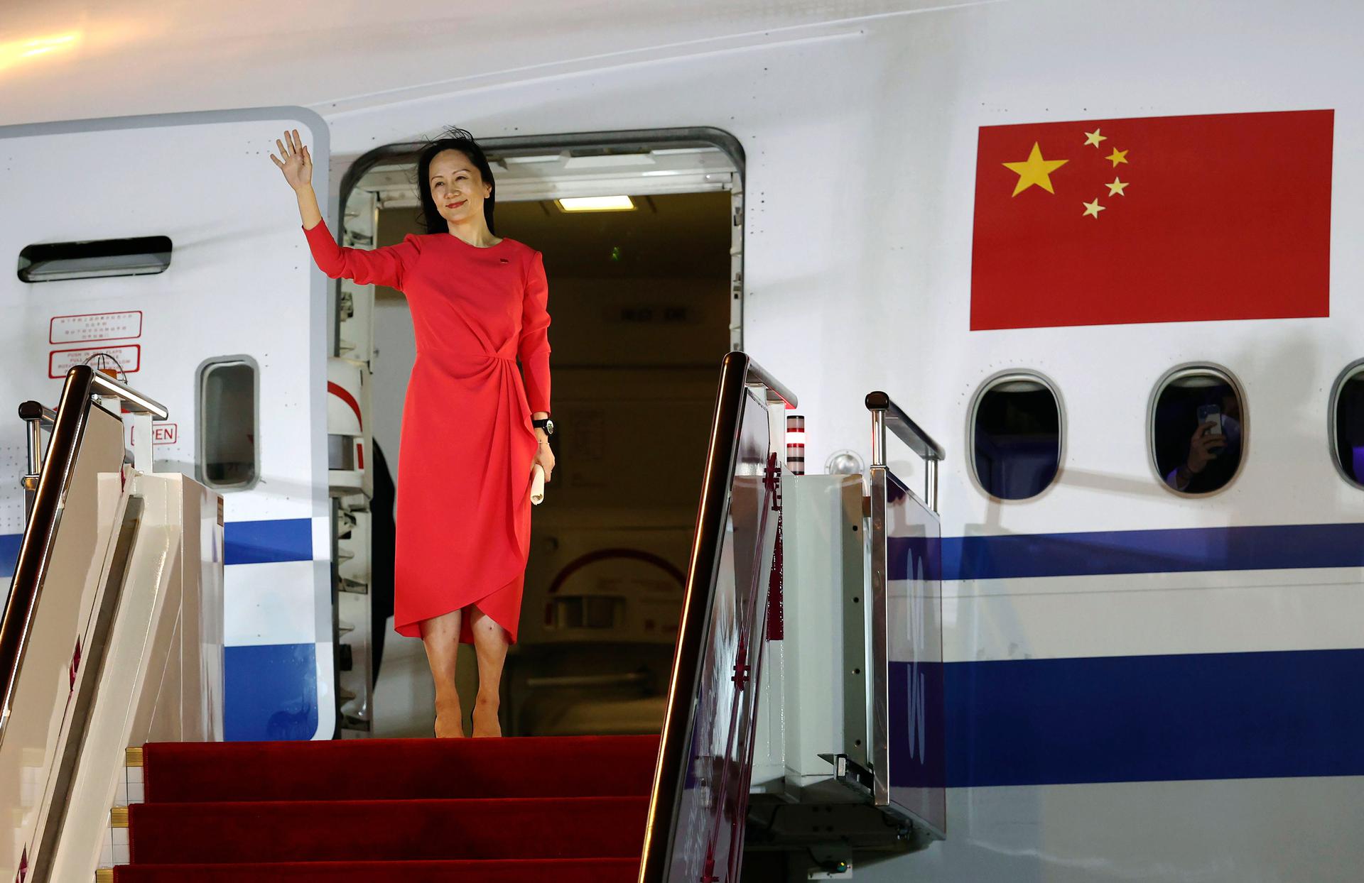Meng Wanzhou steps out of an airplane after arriving in Shenzhen, China, on September 25.