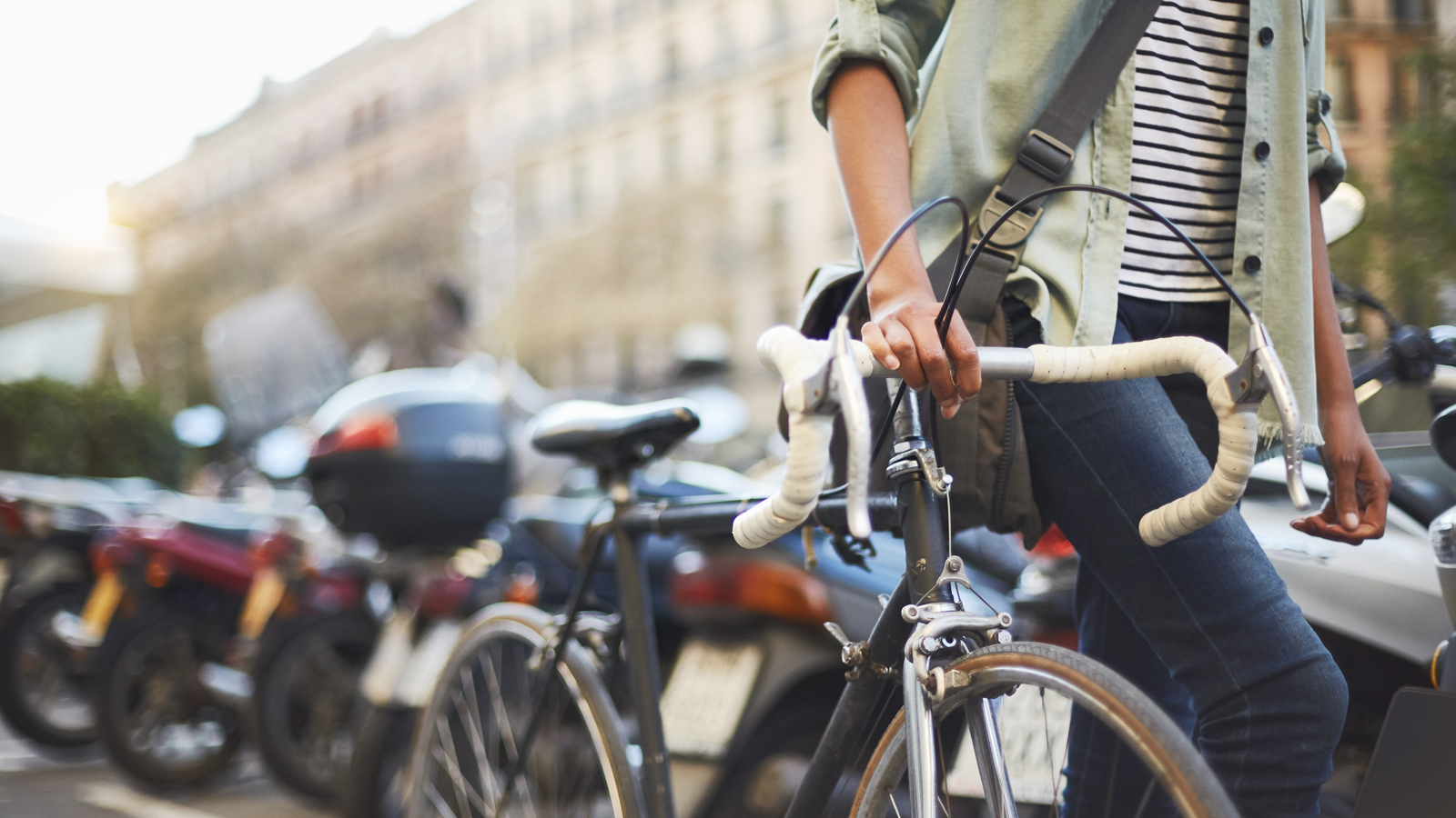 Young hipster woman in the streets of Barcelona commuting