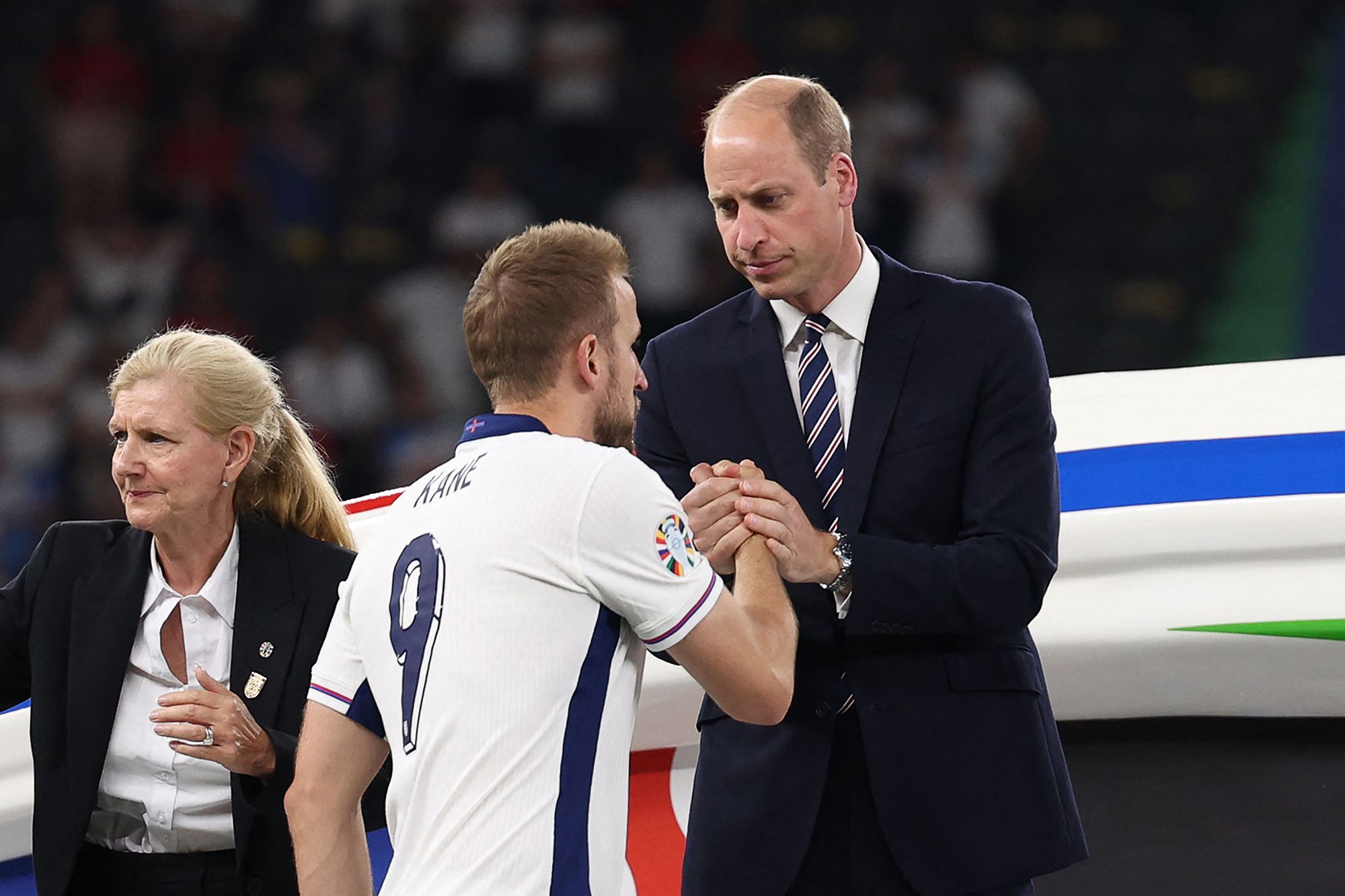 Photo of Prince William shaking hands with Harry Kane