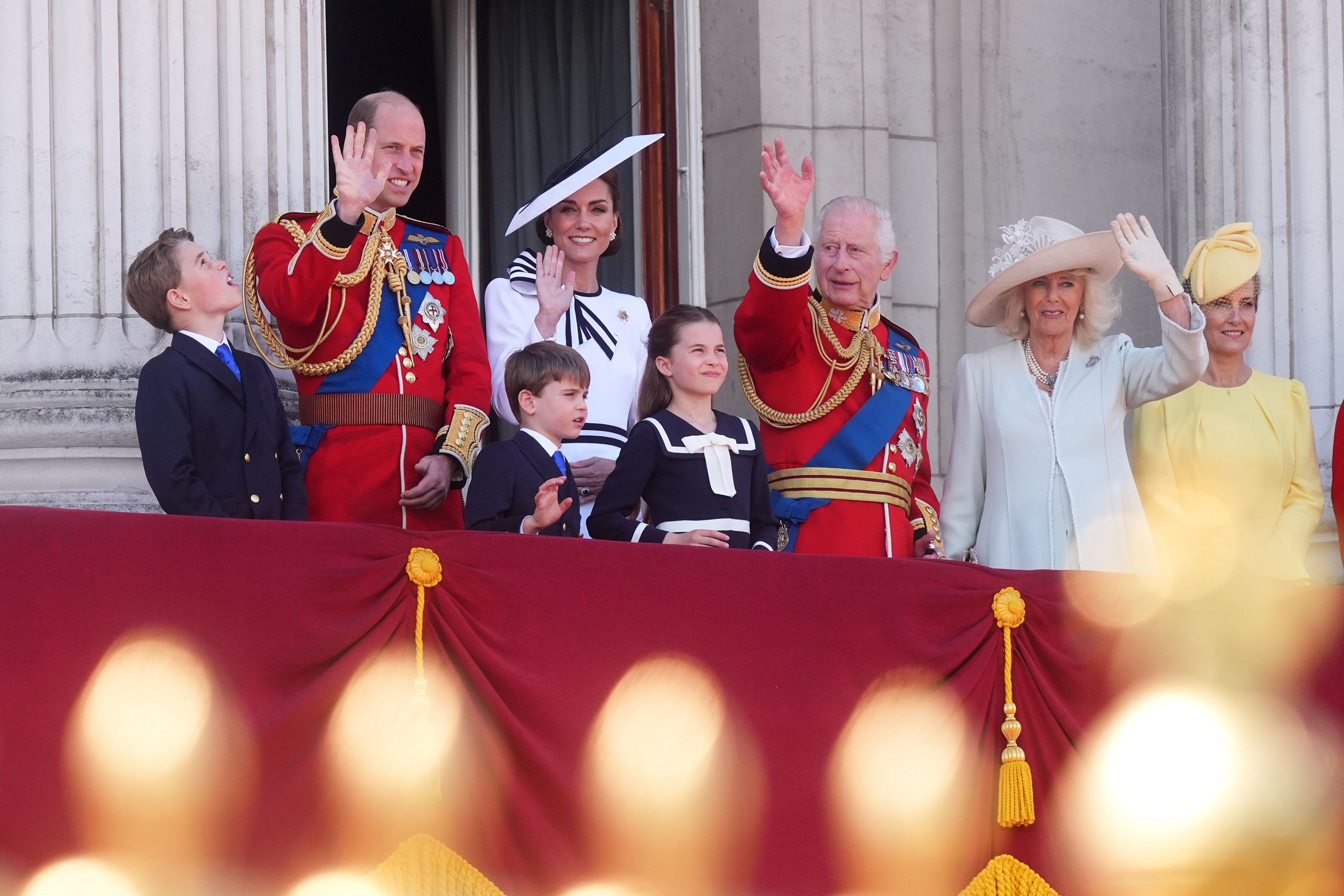 Photo of the royal family waving