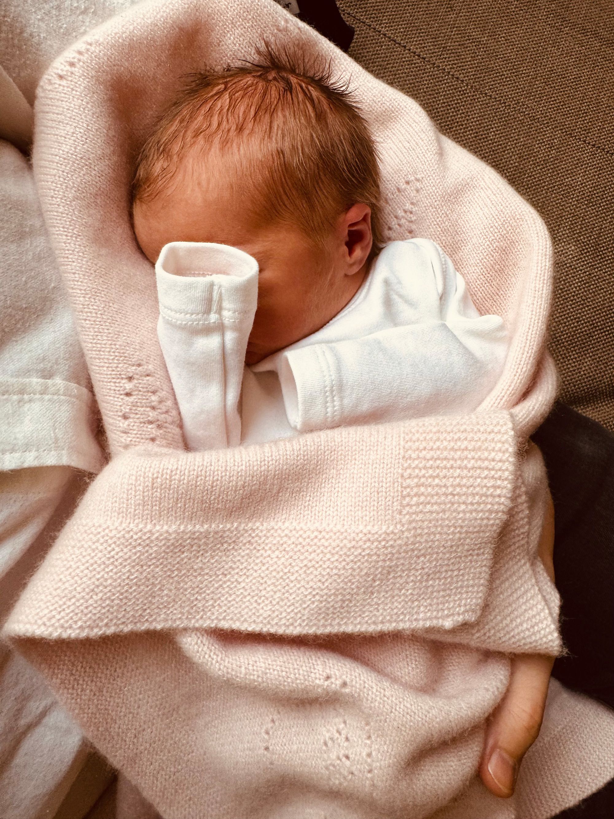 Photo of Princess Beatrice's second daughter, named Athena Elizabeth Rose Mapelli Mozzi