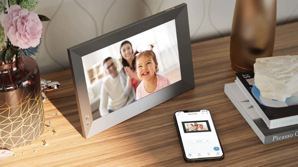 Nixplay 10.1 Smart Digital Photo Frame.