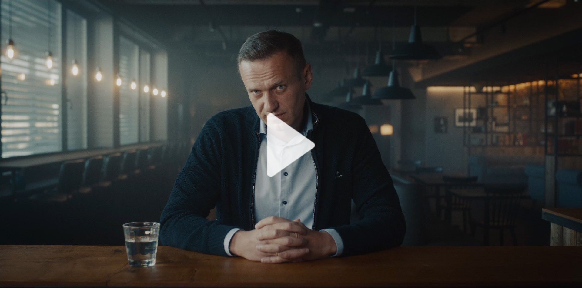 Hear Navalny's first words after the poisoning