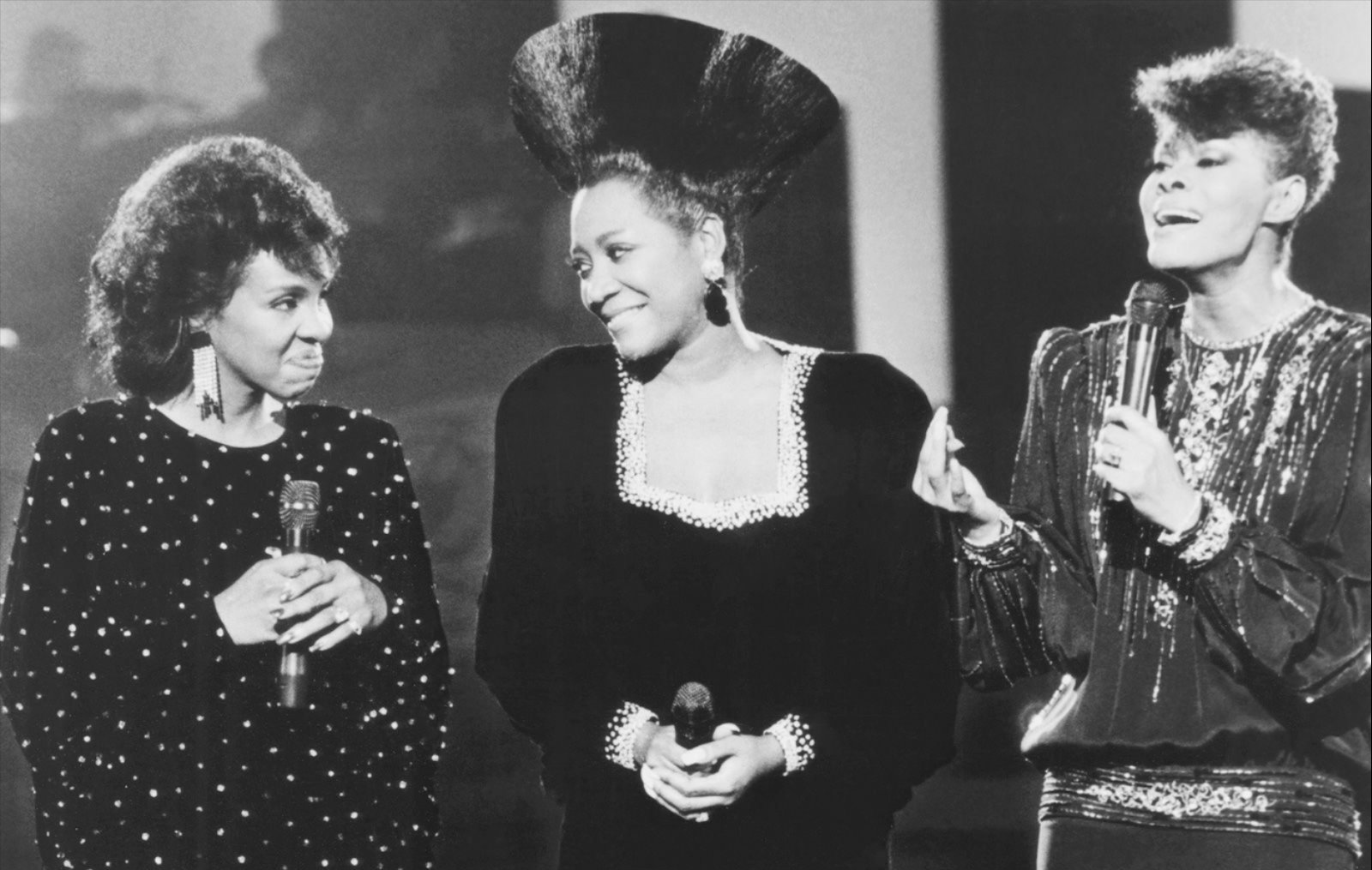 Gladys Knight, Patti LaBelle and Dionne Warwick sing ''Sisters In The Name of Love'' in 1986, (Source: HBO/Everett Collection)