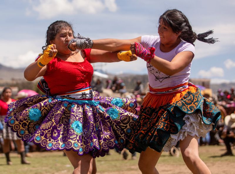Peru women fighting